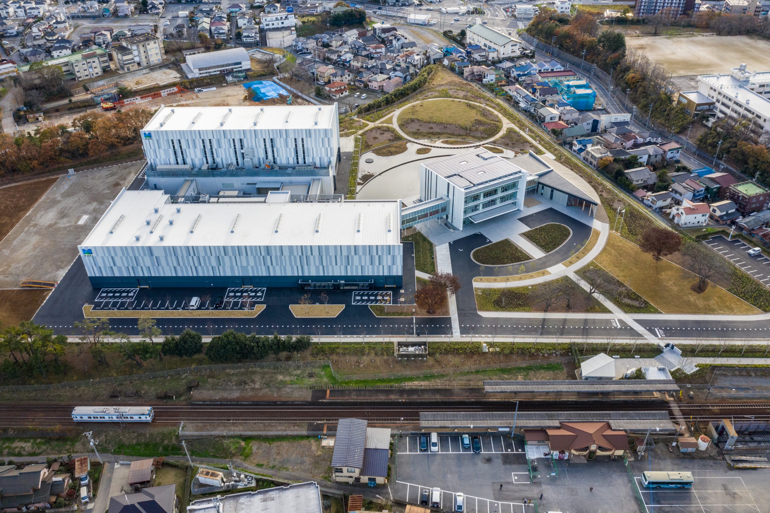 前田建設工業ICI総合センター全景。関東鉄道常総線「寺原駅」南改札口すぐ