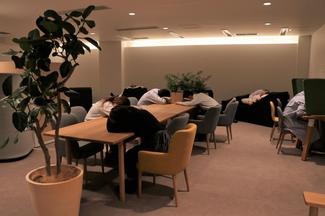 西川株式会社　東京オフィス内「ちょっと寝ルーム」利用イメージ